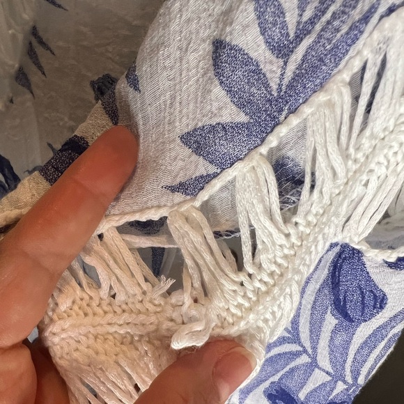 Crocheted cover up - Picture 5 of 5